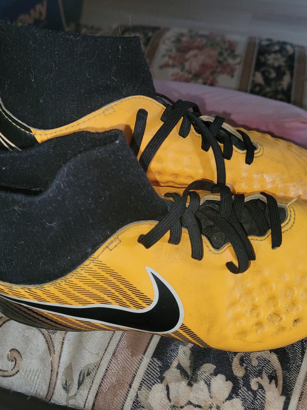 Nike Men’s Yellow and Black Athletic Soccer Shoes
